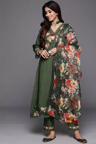 Women Floral Embroidered Regular Thread Work Kurta With Trousers & Dupatta