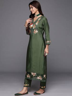Women Floral Embroidered Regular Thread Work Kurta With Trousers & Dupatta 6