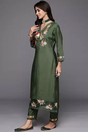 Women Floral Embroidered Regular Thread Work Kurta With Trousers & Dupatta