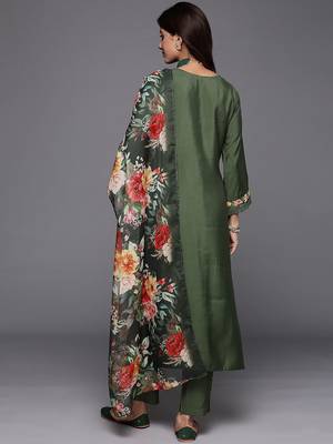 Women Floral Embroidered Regular Thread Work Kurta With Trousers & Dupatta 7