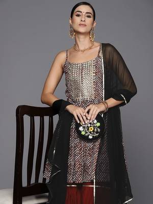 Women Dyed Regular Thread Work Kurta with Sharara & With Dupatta 1