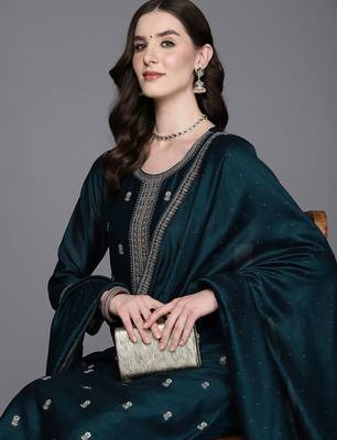 Floral Embroidered Regular Sequinned Kurta with Trousers & Dupatta 2