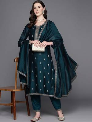 Floral Embroidered Regular Sequinned Kurta with Trousers & Dupatta 8