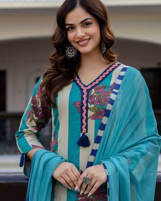 Women Printed Regular Pure Cotton Kurta with Trousers & With Dupatta 2