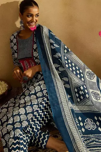 Blue Ethnic Motifs Printed Straight Round Neck Thread Work Pure Cotton Kurta Set