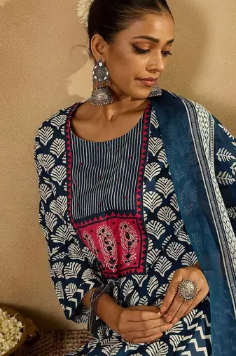 Blue Ethnic Motifs Printed Straight Round Neck Thread Work Pure Cotton Kurta Set