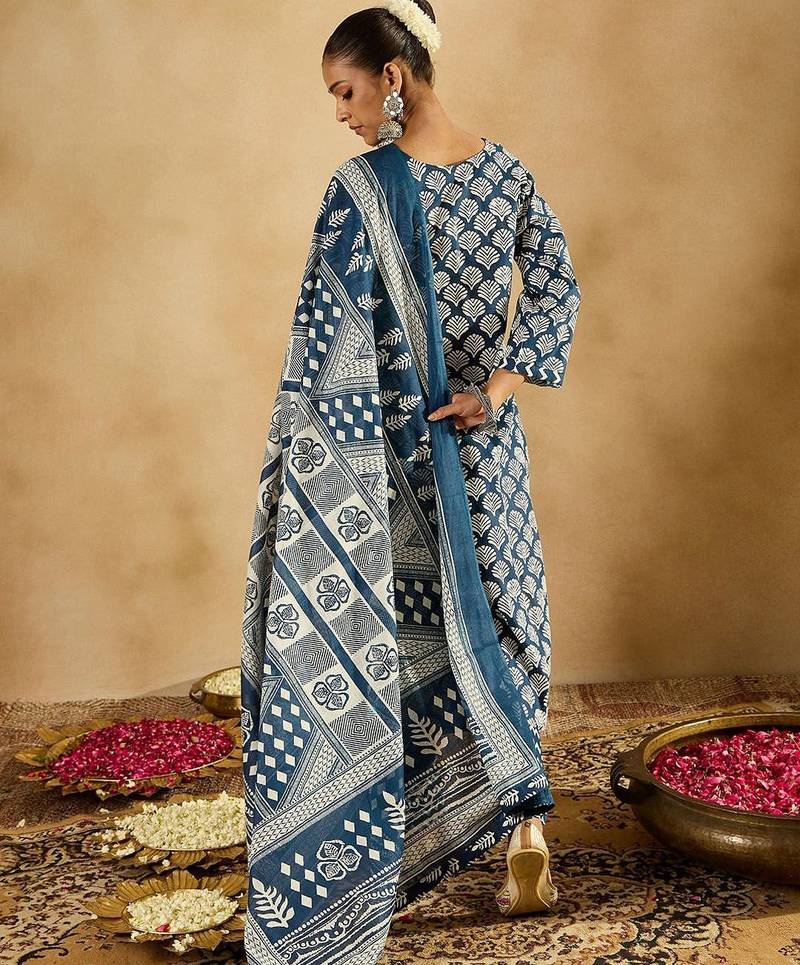 Blue Ethnic Motifs Printed Straight Round Neck Thread Work Pure Cotton Kurta Set