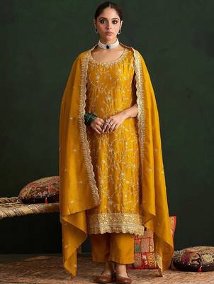Floral Embroidered Thread Work Kurta With Trousers & Dupatta 2