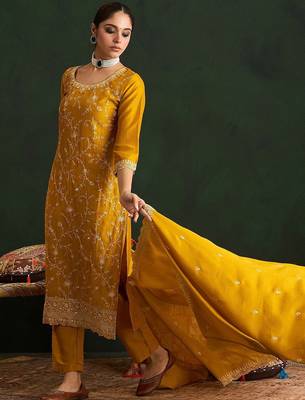 Floral Embroidered Thread Work Kurta With Trousers & Dupatta 5