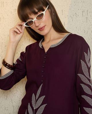 Women Floral Embroidered Regular Thread Work Kurta with Trousers 2