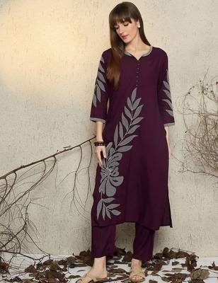 Women Floral Embroidered Regular Thread Work Kurta with Trousers 1