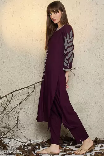 Women Floral Embroidered Regular Thread Work Kurta with Trousers