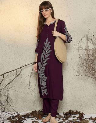 Women Floral Embroidered Regular Thread Work Kurta with Trousers 5