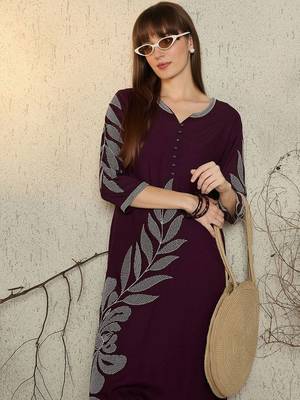 Women Floral Embroidered Regular Thread Work Kurta with Trousers 6