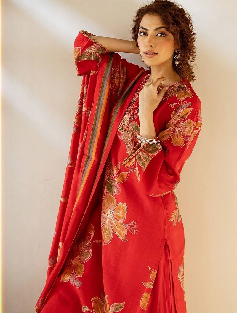 Women Floral Printed Kurta with Palazzos & Dupatta