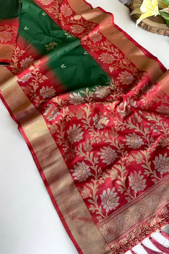emerald green color zari weaves contrast pallu and designer chaap border dual tone silk blend saree