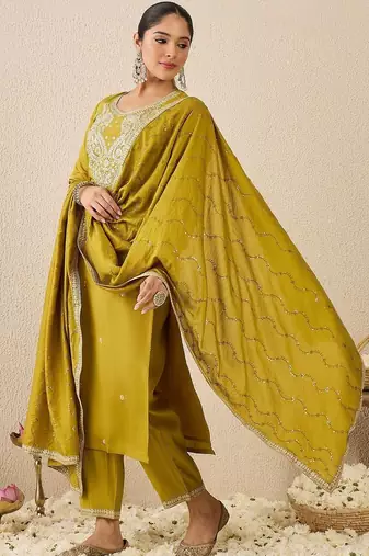 Women Embroidered Regular Thread Work Kurta And Trousers With Dupatta