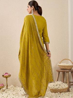 Women Embroidered Regular Thread Work Kurta And Trousers With Dupatta 4