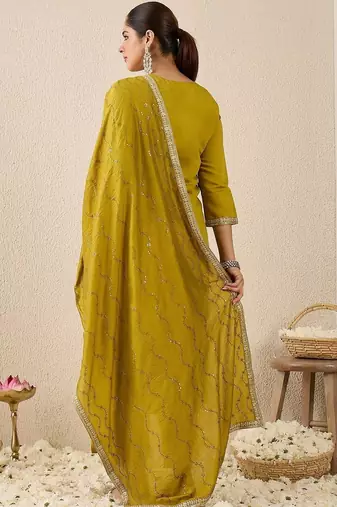 Women Embroidered Regular Thread Work Kurta And Trousers With Dupatta