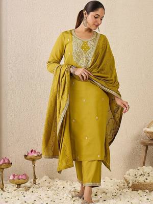Women Embroidered Regular Thread Work Kurta And Trousers With Dupatta 5