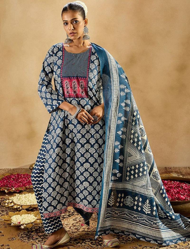 Ethnic Motifs Printed Thread Work Pure Cotton Kurta with Trousers & Dupatta