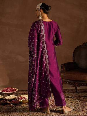 Burgundy Embroidered Regular Thread Work Straight Kurta With Trousers & Dupatta 2