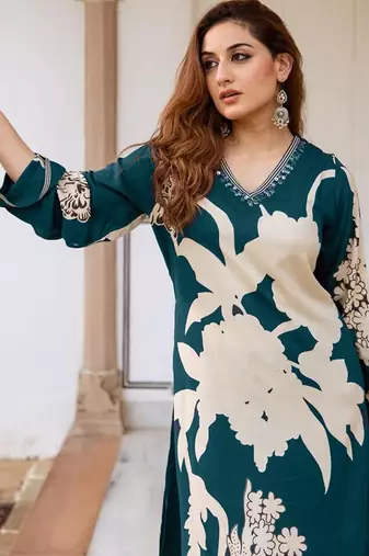 Women Floral Printed Regular Sequinned Kurta with Salwar
