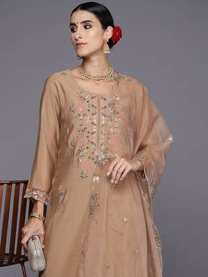 Women Floral Embroidered Regular Thread Work Kurta with Trousers & With Dupatta 2