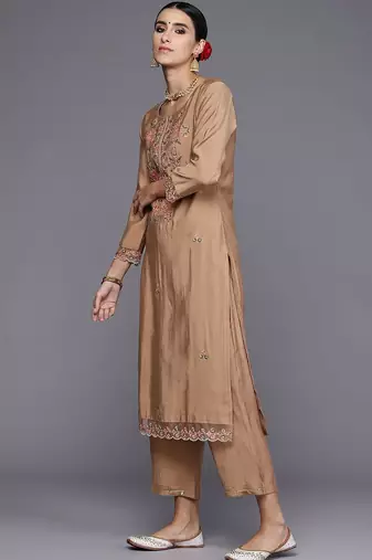 Women Floral Embroidered Regular Thread Work Kurta with Trousers & With Dupatta