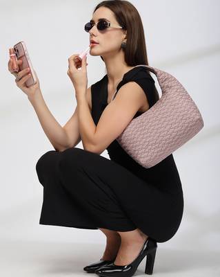   dusty pink polyester wave quilted handheld bag 2