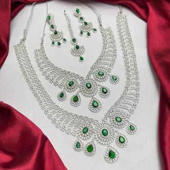 Emerald Green Cubic Zirconia Bridal Jewelry Set, Pakistani Indian Wedding Necklace Earrings Maang Tikka 2