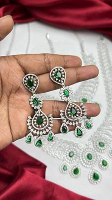 Emerald Green Cubic Zirconia Bridal Jewelry Set, Pakistani Indian Wedding Necklace Earrings Maang Tikka 3