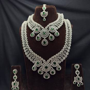 Emerald Green Cubic Zirconia Bridal Jewelry Set, Pakistani Indian Wedding Necklace Earrings Maang Tikka 4