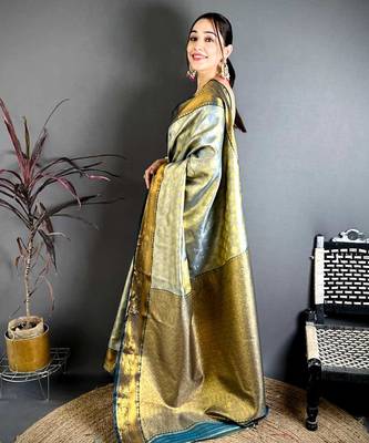 Women's sea green soft silk leheriya saree with unstitched blouse 2
