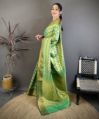 Women's light green soft silk leheriya saree with unstitched blouse 2