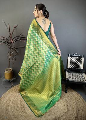 Women's light green soft silk leheriya saree with unstitched blouse 3