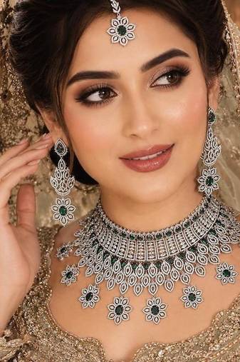 Emerald Green Bridal Jewelry Set, Pakistani Indian Wedding Necklace Earrings Maang Tikka