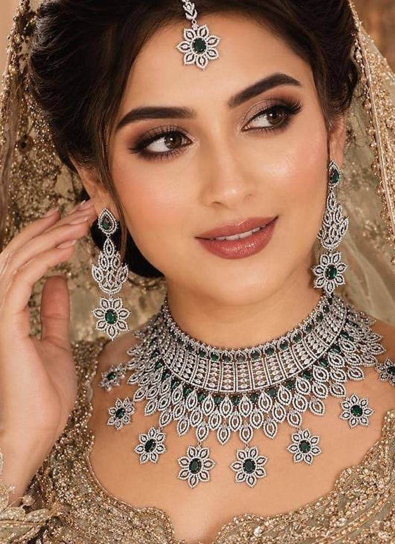 Emerald Green Bridal Jewelry Set, Pakistani Indian Wedding Necklace Earrings Maang Tikka