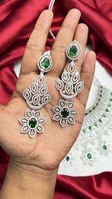 Emerald Green Bridal Jewelry Set, Pakistani Indian Wedding Necklace Earrings Maang Tikka 3