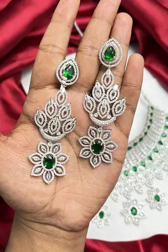 Emerald Green Bridal Jewelry Set, Pakistani Indian Wedding Necklace Earrings Maang Tikka