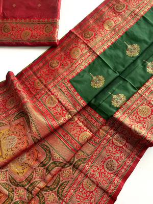 dark green color intricate color thread weaving design rich weaving pallu benarasi silk blend sarees 4