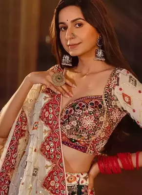 White Cotton Navratri Lehenga Choli With Dupatta 3