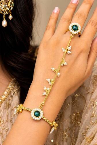 Bridal Hathphool Hand Chain with Green Stone & Pearls, Indian Wedding Hand Jewelry, Gold Haath Panja