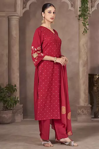 Red embroidered chinnon straight