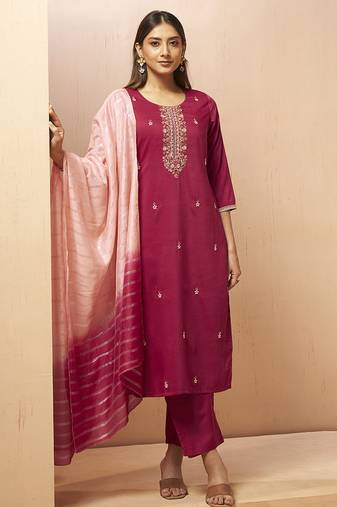 Red embroidered with handwork
 chinnon straight