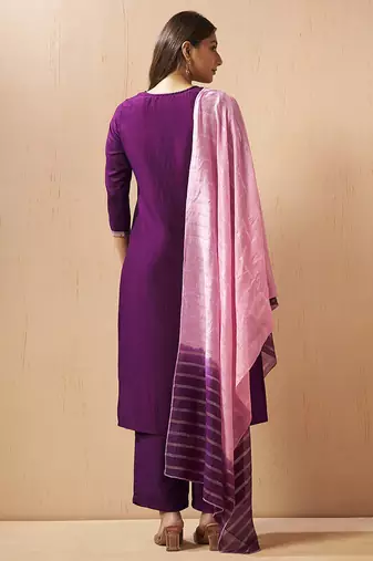 Wine embroidered with handwork
 chinnon straight