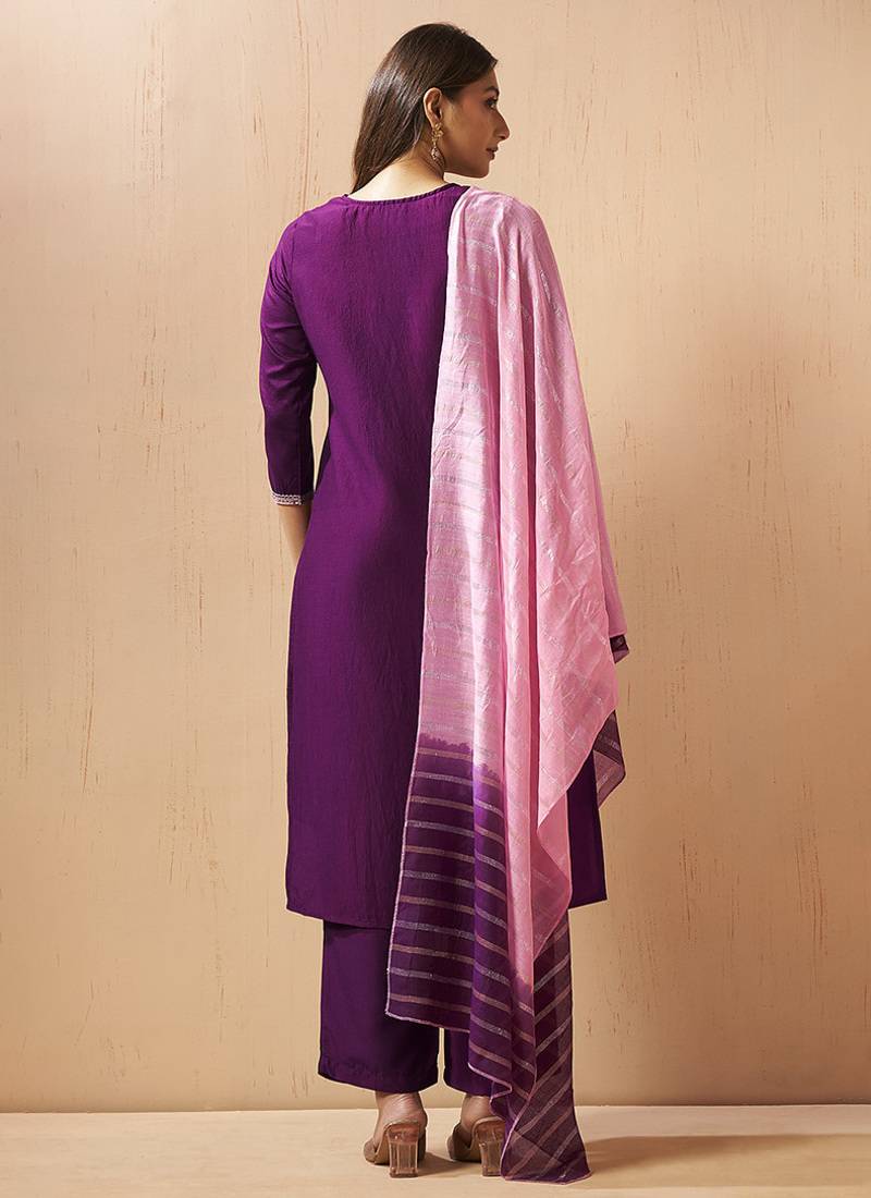 Wine embroidered with handwork
 chinnon straight