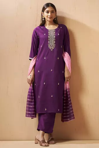 Wine embroidered with handwork
 chinnon straight