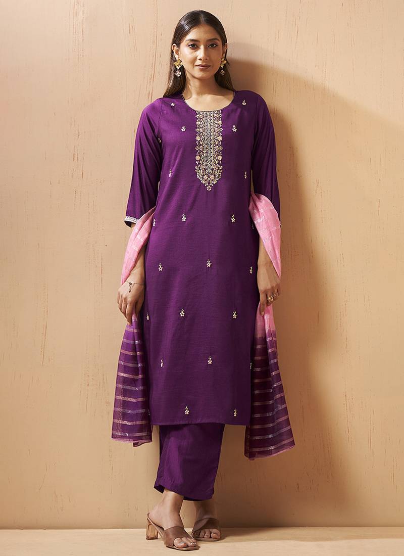 Wine embroidered with handwork
 chinnon straight