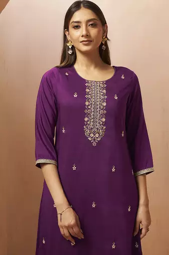 Wine embroidered with handwork
 chinnon straight
